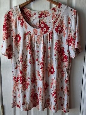 JM Collection Floral Short-Sleeve Top - White with Red Pink Peach Floral Print